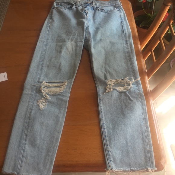 Ripped Levi Jeans (Light Blue) - Picture 3 of 7